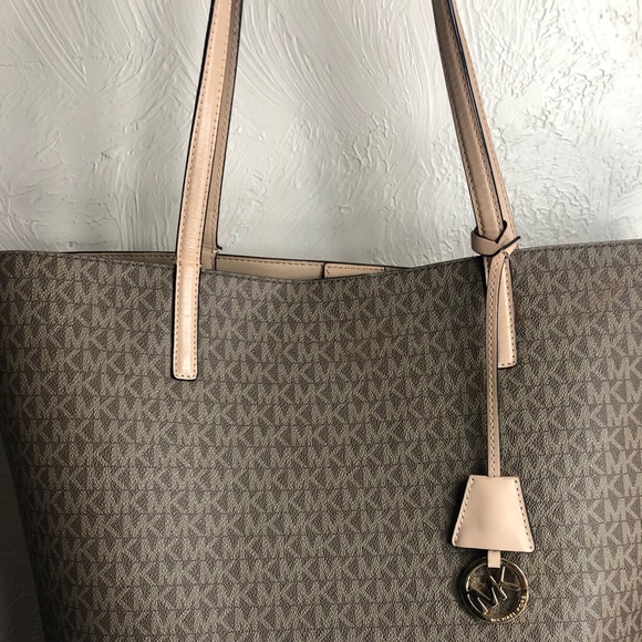 Michael Kors Signature Bag - Picture 2 of 5
